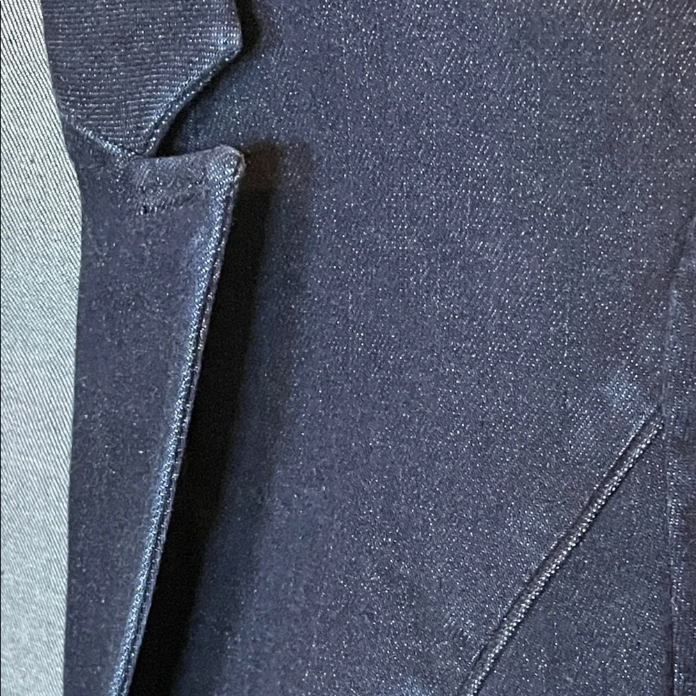 The Limited Women's Navy Blazer - Picture 4 of 4